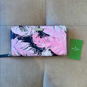 NWT Kate Spade brightwater drive 🦩 Pink and Black Feather Print Wallet